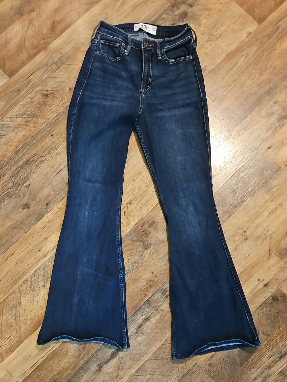 👖Hollister Curvy High Rise Vintage Flared Jeans